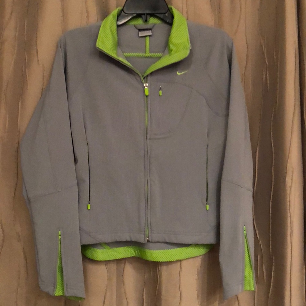 🏃🏼‍♀️Nike Sphere Dry running jacket